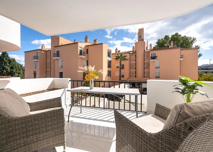Puerto Banus Two Bedroom Luxurious Apartment With Parking
