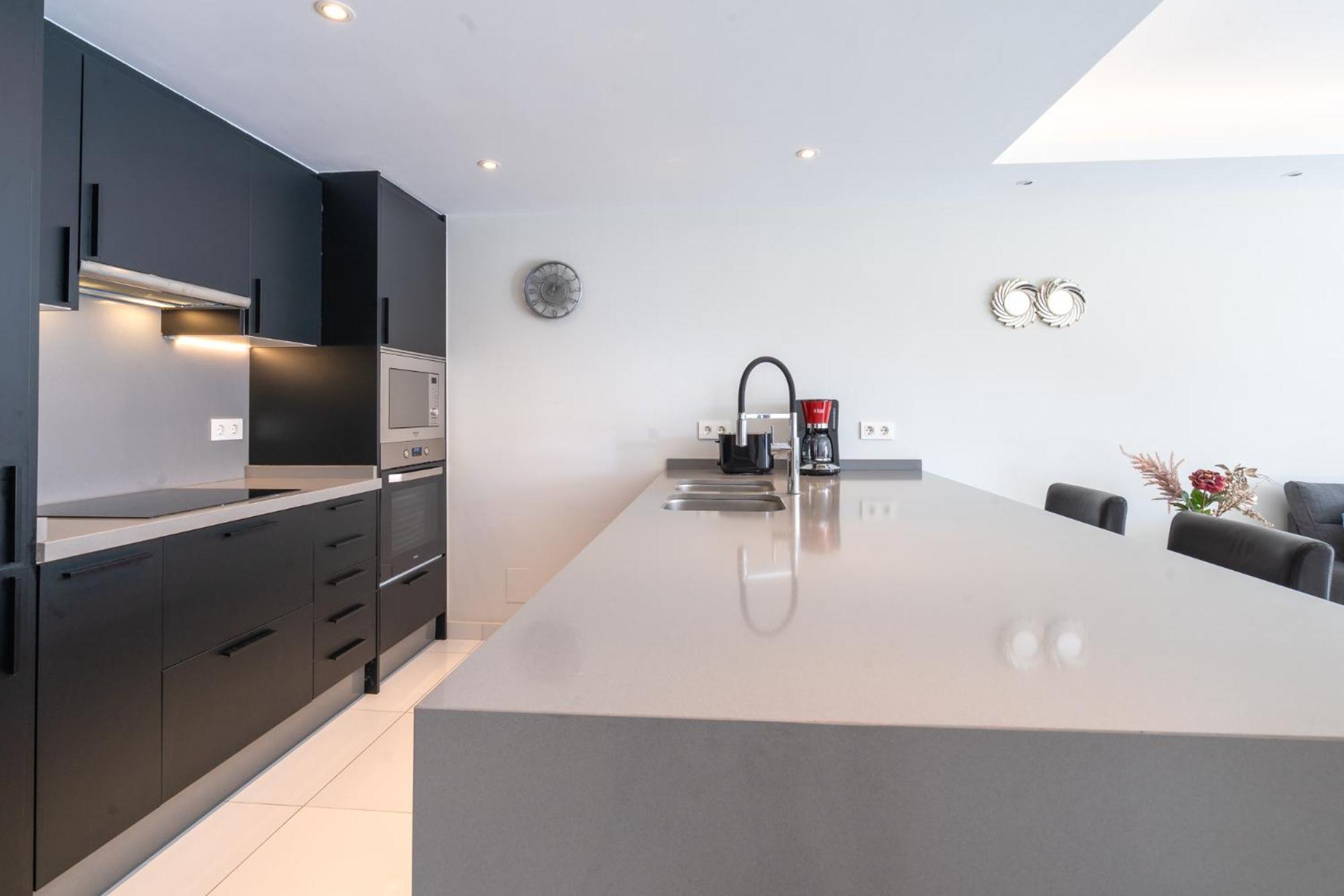 Puerto Banus Two Bedroom Luxurious With Parking Appartement
