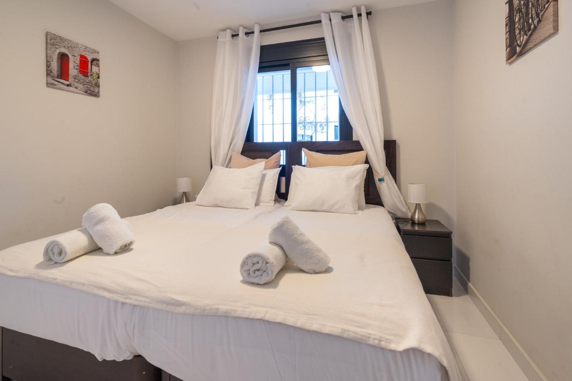 Puerto Banus Two Bedroom Luxurious With Parking Appartement *